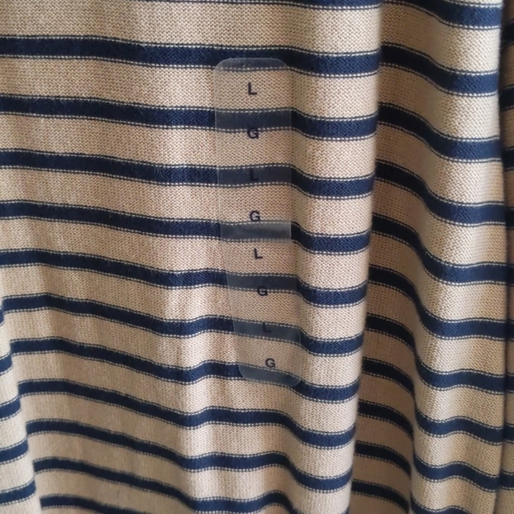 The Gap Long-Sleeve Tee NWT - Picture 2 of 3